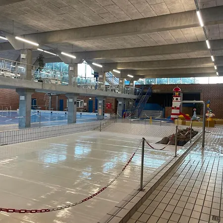 Stort Aktivitets-feriehus Med Fri Badeland, Bowling, Badminton Og Tennis Henne Strand